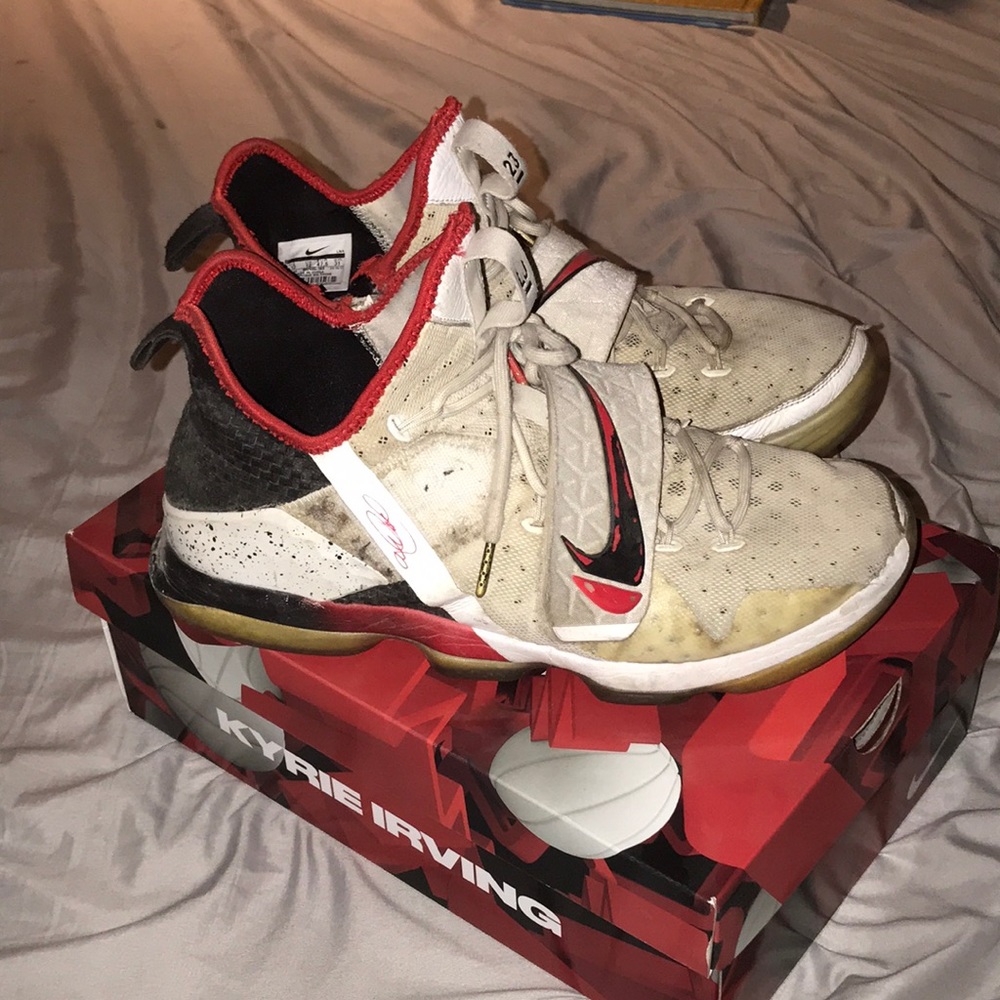 LeBron 14 “flip the switch” shoes size 13 men’s